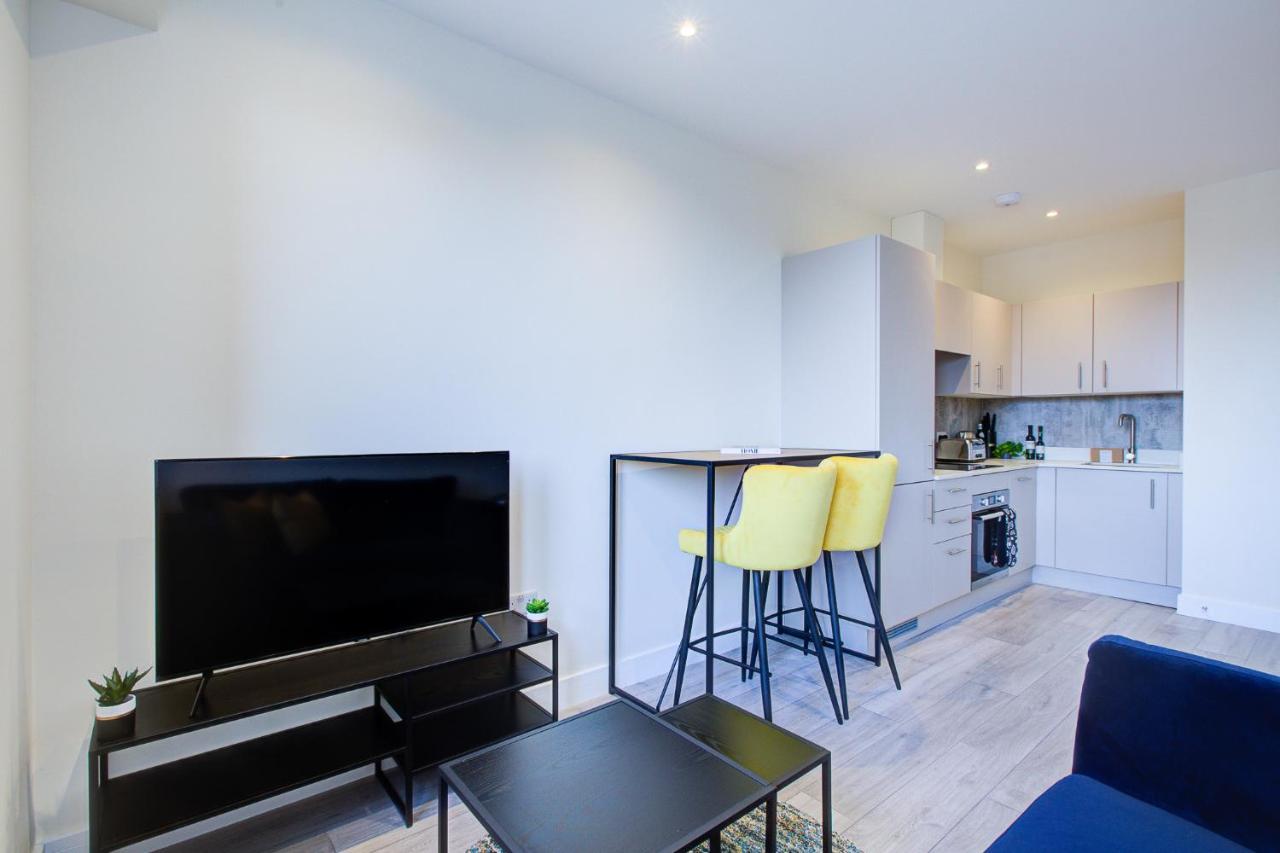 Apartamento Hybrid Resi - London, Sutton With Onsite Car Parking Cheam Exterior foto
