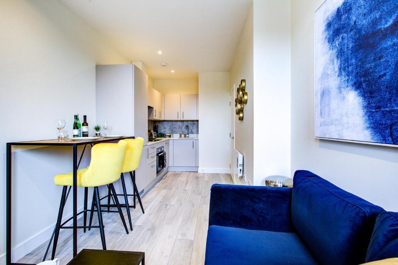 Apartamento Hybrid Resi - London, Sutton With Onsite Car Parking Cheam Exterior foto
