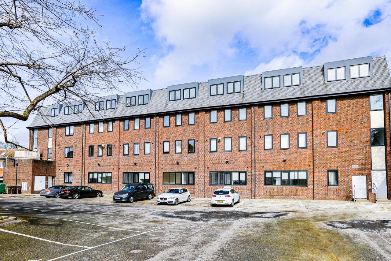 Apartamento Hybrid Resi - London, Sutton With Onsite Car Parking Cheam Exterior foto