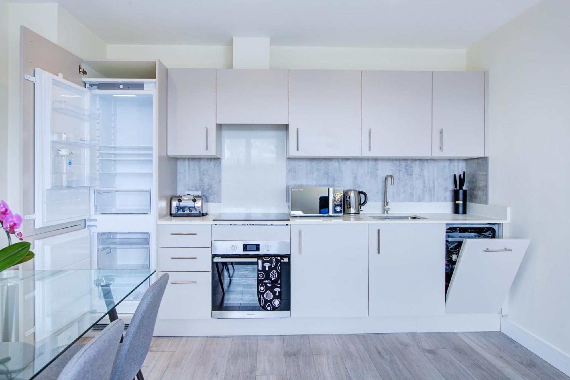 Apartamento Hybrid Resi - London, Sutton With Onsite Car Parking Cheam Exterior foto